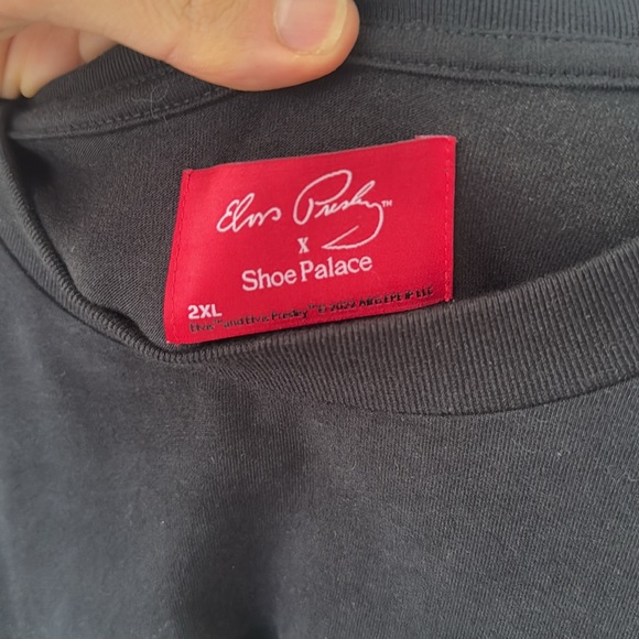 Men’s size 2XL Elvis Presley shirt worn once, extremely soft - Picture 2 of 5